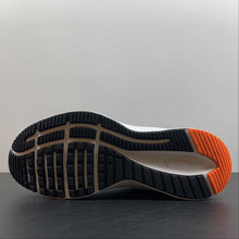 Cargar imagen en el visor de la galería, Nike Quest 4 Black Lt Smoke Grey DA1105-004
