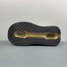 Cargar imagen en el visor de la galería, Nike Vomero Premium Lt Green Gold FN8453-030
