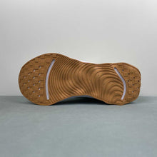 Cargar imagen en el visor de la galería, Nike Motiva Sail White Copper Moon DV1238-107
