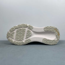 Cargar imagen en el visor de la galería, Nike Zoom Vomero 18 GTX Beige Gray HQ7001-100
