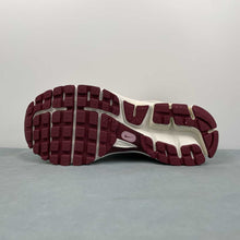 Cargar imagen en el visor de la galería, Zoom Vomero 5 Sail Sail-Pale Ivory-Team Red HF0737-111
