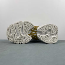 Cargar imagen en el visor de la galería, Adidas XLG Runner Deluxe Off White Wonder White Gold Metallic JQ2973
