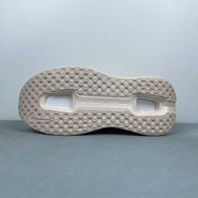 Cargar imagen en el visor de la galería, Nike Vomero Premium Beige HQ2050-835
