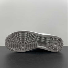 Cargar imagen en el visor de la galería, Air Force 1 07 Low White Gray Silver UO5369-603
