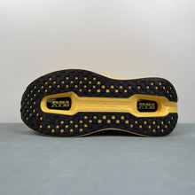 Cargar imagen en el visor de la galería, Nike Vomero Premium Yellow Black HQ2050-012
