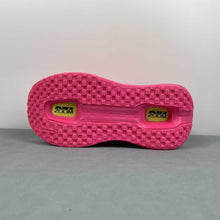 Cargar imagen en el visor de la galería, Nike Vomero Premium Peach Pink HQ2050-416
