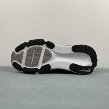 Cargar imagen en el visor de la galería, Nike Zoom Vomero 18 Black Summit White Coconut Milk Lt HM6806-007
