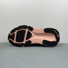 Cargar imagen en el visor de la galería, Nike Zoom Vomero 18 GTX Black Crimson Tint HQ7002-003
