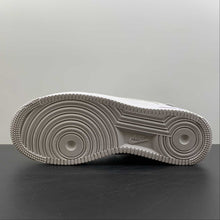 Cargar imagen en el visor de la galería, LV x Air Force 1 07 Low White Metallic Gold LD0212
