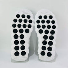 Cargar imagen en el visor de la galería, Nike Mind 002 White and Black Silver Hook HQ4308-004
