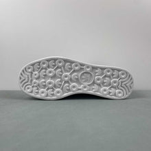 Cargar imagen en el visor de la galería, Adidas Gazelle Bold Triple White IE5130
