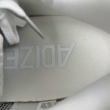 Cargar imagen en el visor de la galería, Adizero Boston 13 White Core Black Dash Grey JS4951
