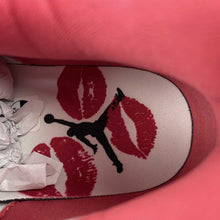 Cargar imagen en el visor de la galería, Air Jordan 4 Retro Valentine's Day (2026) Pale Ivory Sierra Red Tough Red
