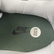 Cargar imagen en el visor de la galería, Nike V2k Run Vintage Green Mineral Spruce HJ4497-300
