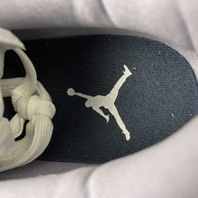 Cargar imagen en el visor de la galería, Air Jordan Legacy 312 Low White Purple Comet CD7069-108
