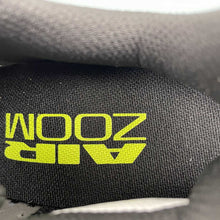 Cargar imagen en el visor de la galería, Pegasus Premium Dark Grey Fluorescent Green HQ2592-104
