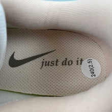 Cargar imagen en el visor de la galería, Nike Journey Run Sail Pink Brown IB4663-121

