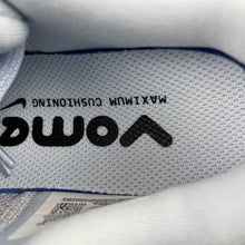 Cargar imagen en el visor de la galería, Nike Vomero Premium Orange FN8453-018
