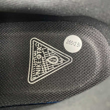 Cargar imagen en el visor de la galería, Nike Zoom Vomero 18 GTX Black White Metallic Silver HQ7002-002

