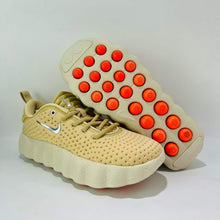 Cargar imagen en el visor de la galería, Nike Mind 002 Light Khaki White HQ4308-200
