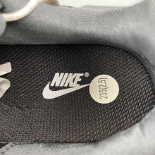 Cargar imagen en el visor de la galería, Nike V2k Run Black Metallic Silver-Anthracite FD0736-005
