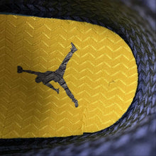 Cargar imagen en el visor de la galería, Air Jordan 5 Retro SE Amarillo College CQ9541-704
