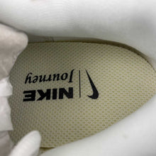Cargar imagen en el visor de la galería, Nike Journey Run White Metallic Silver FJ7765-104

