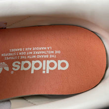 Cargar imagen en el visor de la galería, Adidas Gazelle Indoor Wonder Silver Off White Putty Grey JQ0011
