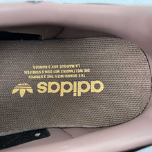 Cargar imagen en el visor de la galería, Adidas Samba OG Shadow Olive Oat Trace Brown KI6280
