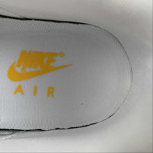 Cargar imagen en el visor de la galería, Air Force 1 07 White University Gold Gum DZ4512-100
