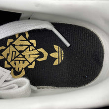 Cargar imagen en el visor de la galería, Adidas Samba OG Year Of The Hourse Blue JR8742
