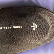 Cargar imagen en el visor de la galería, Bad Bunny x Adidas Gazelle Indoor Dark Blue Beige JS5057
