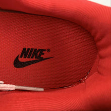 Cargar imagen en el visor de la galería, Nike V2k Run Metallic Summit White University Red Sail Black HF0120-100
