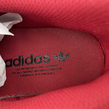 Cargar imagen en el visor de la galería, Adidas Superstar x The North Face BZ2525
