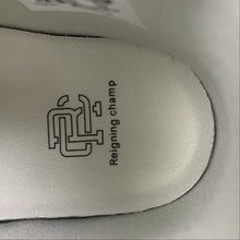 Cargar imagen en el visor de la galería, Air Force 1 07 Mid x Reigning Champ White Gray Black 807618-300
