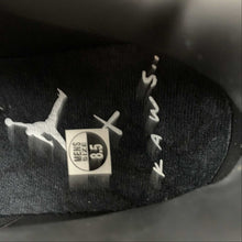Cargar imagen en el visor de la galería, Kaws x Air Jordan 4 Retro Black 930155-001
