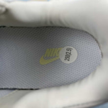 Cargar imagen en el visor de la galería, Nike V2k Run Pale Ivory HQ1512-110

