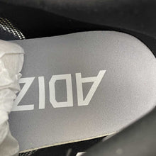 Cargar imagen en el visor de la galería, Adizero Boston 13 Core Black Cloud White Grey Five JS4938
