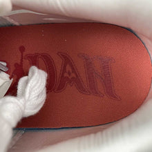 Cargar imagen en el visor de la galería, Jordan CMFT Era White Horse Year IQ3473-161
