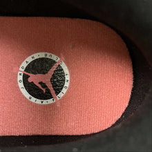Cargar imagen en el visor de la galería, Air Jordan 1 Low Flight Club Black Magic Ember Sundial White DX4334-008
