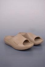 Cargar imagen en el visor de la galería, Nike ReactX Rejuven8 Slide Khaki HV4479-200
