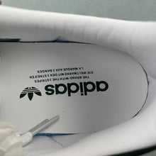 Cargar imagen en el visor de la galería, Adidas Samba OG Cloud White Collegiate Green Gum IE3437
