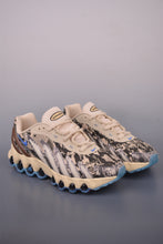 Cargar imagen en el visor de la galería, Air Max Dn8 Snakeskin Light Khaki HV8476-200
