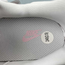 Cargar imagen en el visor de la galería, Nike V2k Run Pink Foam HQ4046-001
