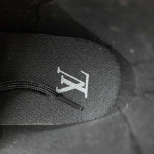 Cargar imagen en el visor de la galería, Air Jordan 1 High OG SE NRG OW Louis Vuitton Black Steel Grey Grid AO0818-001
