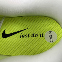 Cargar imagen en el visor de la galería, Nike Journey Run Barely Volt Volt White Black FN0228-700
