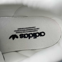 Cargar imagen en el visor de la galería, Adidas Gazelle Indoor Silver Metallic Core White Core Black JR1206
