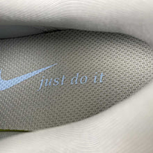 Cargar imagen en el visor de la galería, Nike Journey Run Photon Dust Cool Grey Light Smoke Grey Metallic Pewter FJ7765-006
