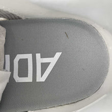 Cargar imagen en el visor de la galería, Adizero Boston 13 Cloud White Core Black Dash Grey JS4939
