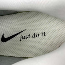 Cargar imagen en el visor de la galería, Nike Journey Run White Wolf Grey Pure Platinum Bright Crimson FN0228-106
